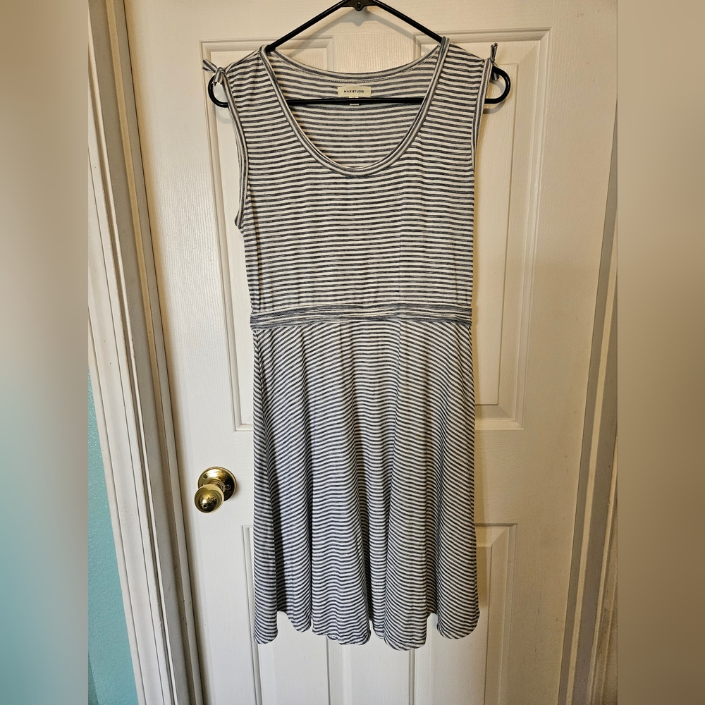 Womens dress. Size M.